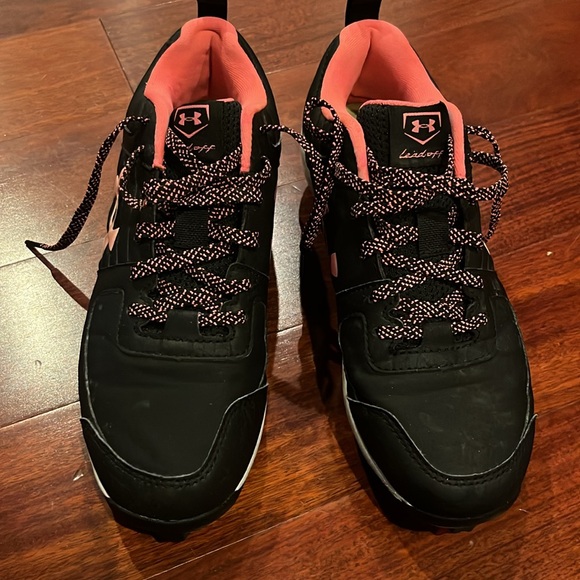 Girls Under Armour cleats size 4.5. Pink and black for softball or soccer - Picture 2 of 6